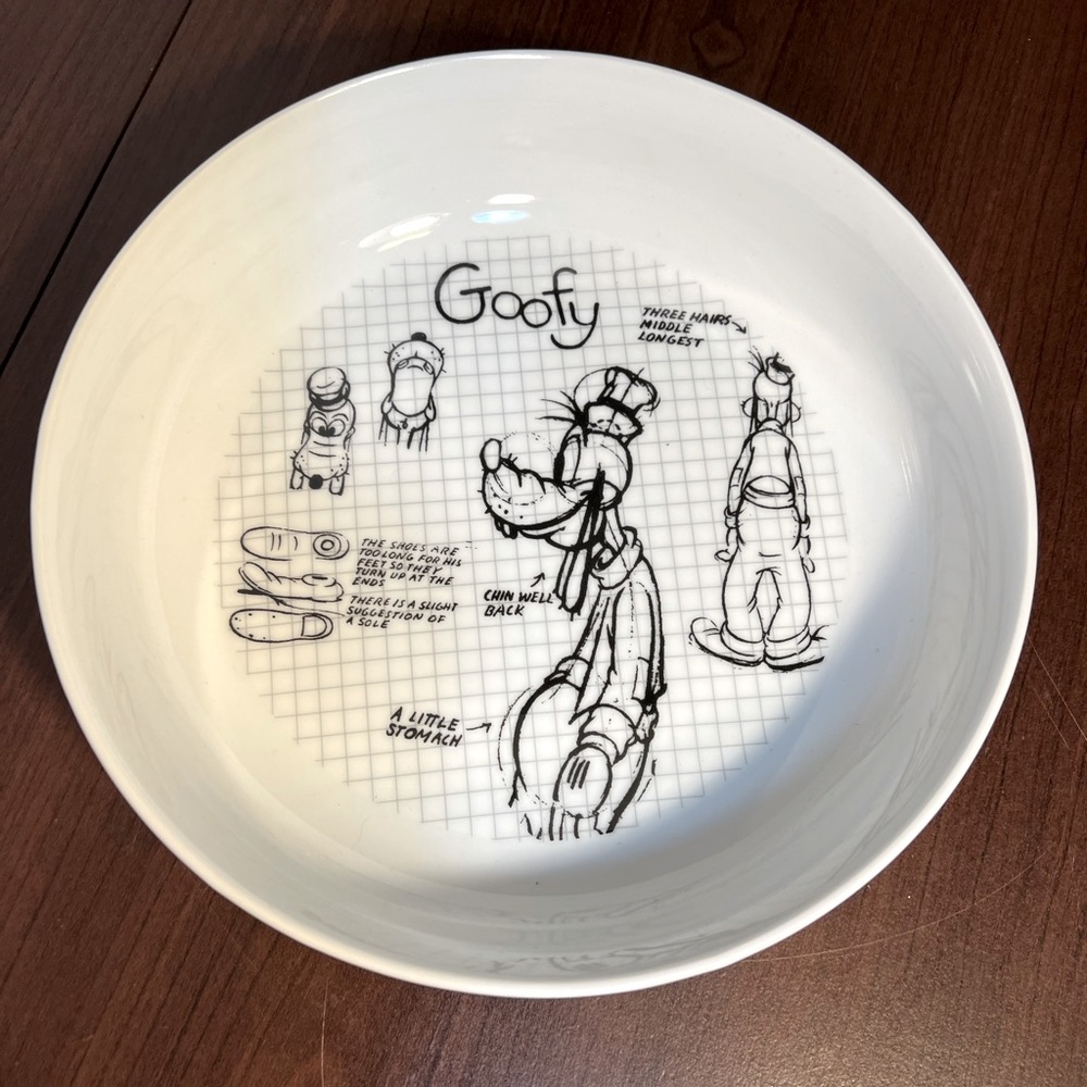 DISNEY SKETCHBOOK GOOFY PASTA DINNER SERVING BOWL Collectible 8.5" NEW.